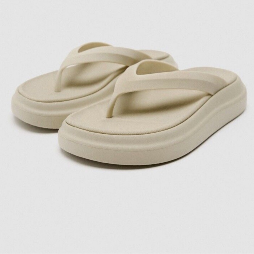 Zara Flatform Sandals (flip flops) size 8 Off White
